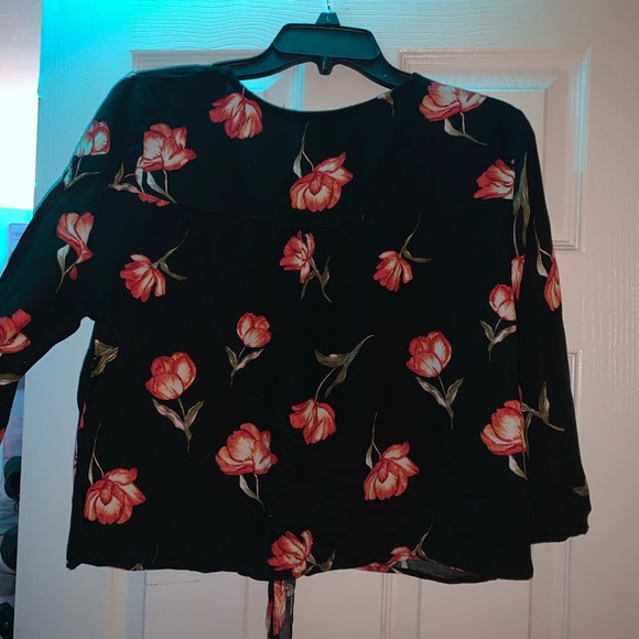 NWT floral top size L - Picture 2 of 2
